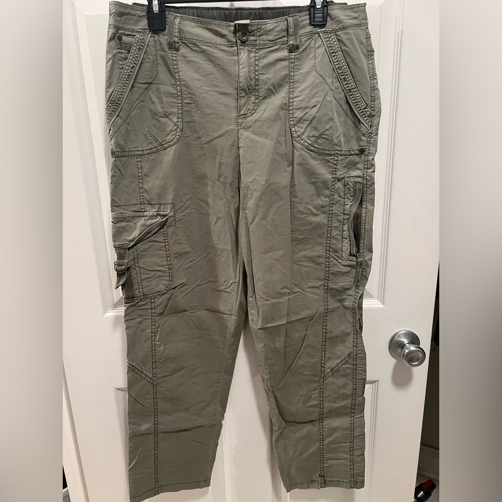 Chico's Green Cargo Pants with Utility Design